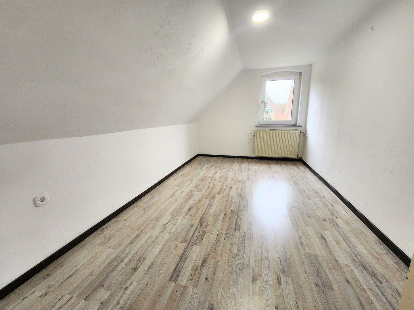 Prodej domu 122 m², pozemek 1.316 m², Aurich, Dolní Sasko Prodej domu 122 m², pozemek 1.316 m², Aurich, Dolní Sasko