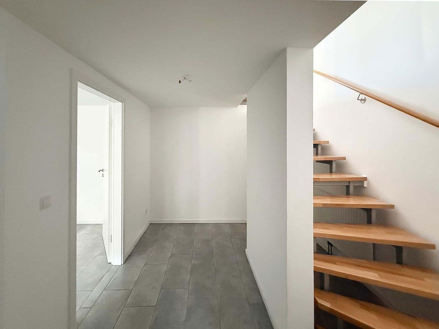Prodej domu 154 m², pozemek 255 m², Eichenstraße 8i, Ludwigshafen, Porýní-Falc Prodej domu 154 m², pozemek 255 m², Eichenstraße 8i, Ludwigshafen, Porýní-Falc