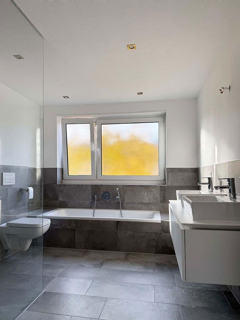 Prodej domu 154 m², pozemek 255 m², Eichenstraße 8i, Ludwigshafen, Porýní-Falc Prodej domu 154 m², pozemek 255 m², Eichenstraße 8i, Ludwigshafen, Porýní-Falc