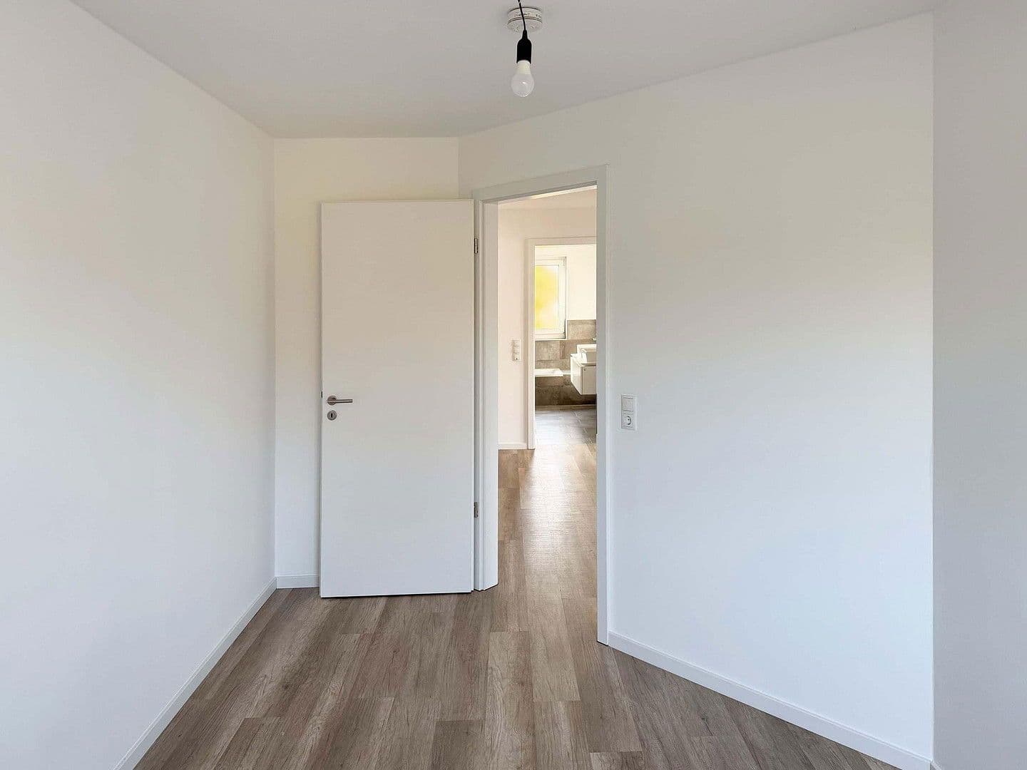 Prodej domu 154 m², pozemek 255 m², Eichenstraße 8i, Ludwigshafen, Porýní-Falc Prodej domu 154 m², pozemek 255 m², Eichenstraße 8i, Ludwigshafen, Porýní-Falc