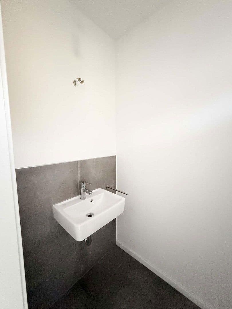 Prodej domu 154 m², pozemek 255 m², Eichenstraße 8i, Ludwigshafen, Porýní-Falc Prodej domu 154 m², pozemek 255 m², Eichenstraße 8i, Ludwigshafen, Porýní-Falc