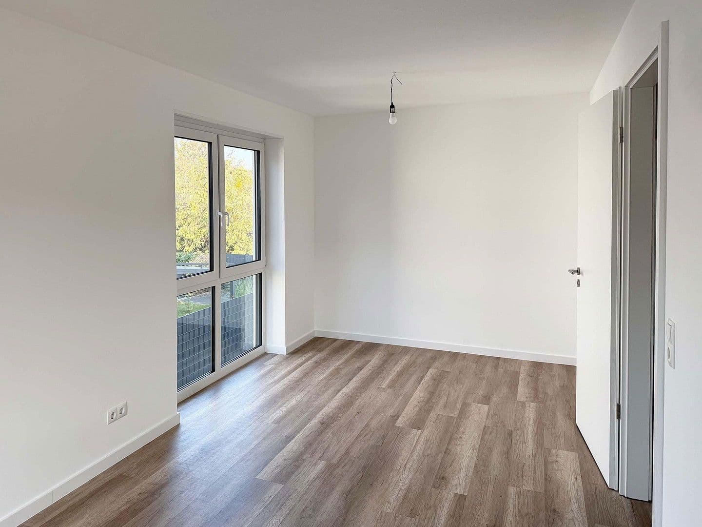 Prodej domu 154 m², pozemek 255 m², Eichenstraße 8i, Ludwigshafen, Porýní-Falc Prodej domu 154 m², pozemek 255 m², Eichenstraße 8i, Ludwigshafen, Porýní-Falc