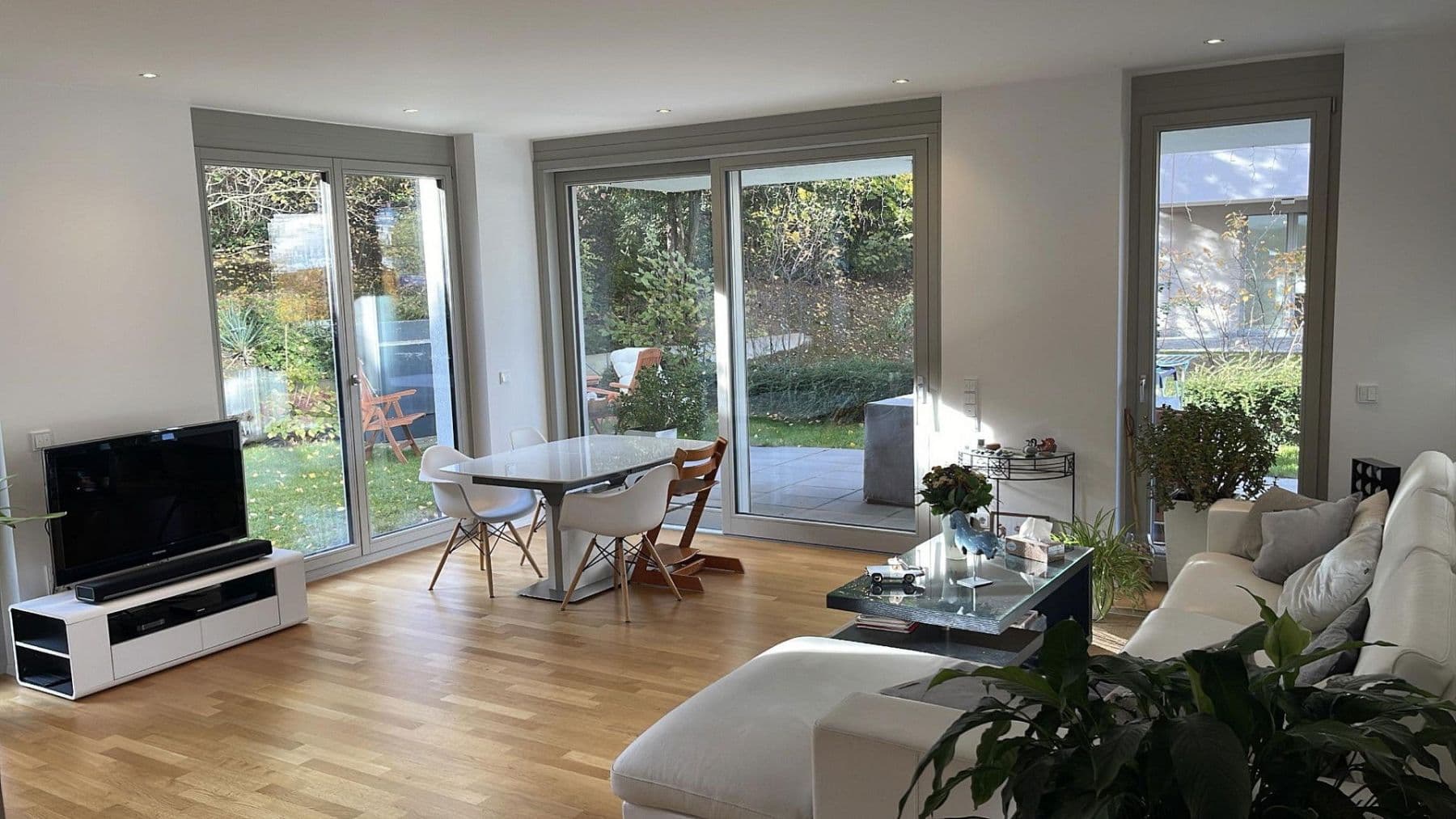 Pronájem bytu 5+1 130 m², Stuttgart, Bádensko-Württembersko Pronájem bytu 5+1 130 m², Stuttgart, Bádensko-Württembersko