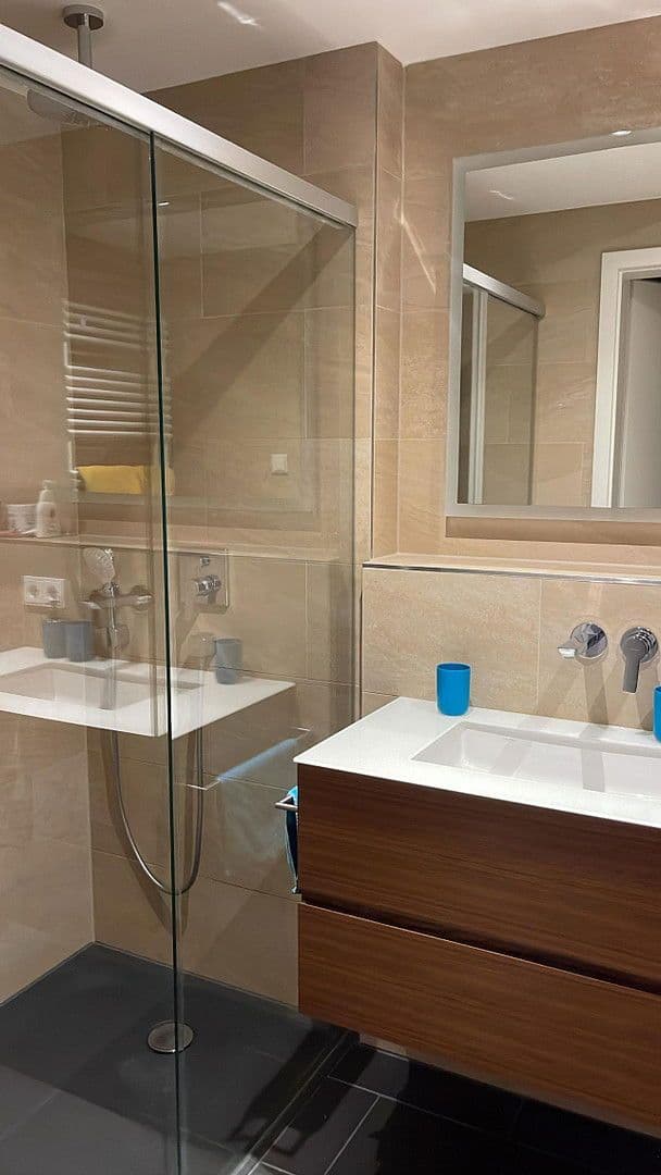 Pronájem bytu 5+1 130 m², Stuttgart, Bádensko-Württembersko Pronájem bytu 5+1 130 m², Stuttgart, Bádensko-Württembersko