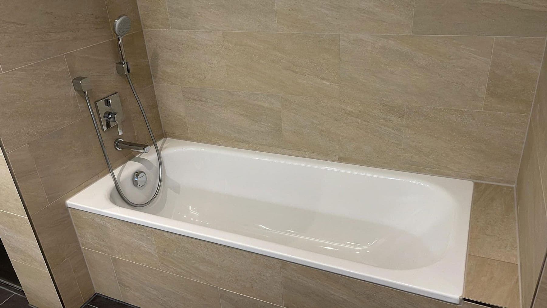 Pronájem bytu 5+1 130 m², Stuttgart, Bádensko-Württembersko Pronájem bytu 5+1 130 m², Stuttgart, Bádensko-Württembersko