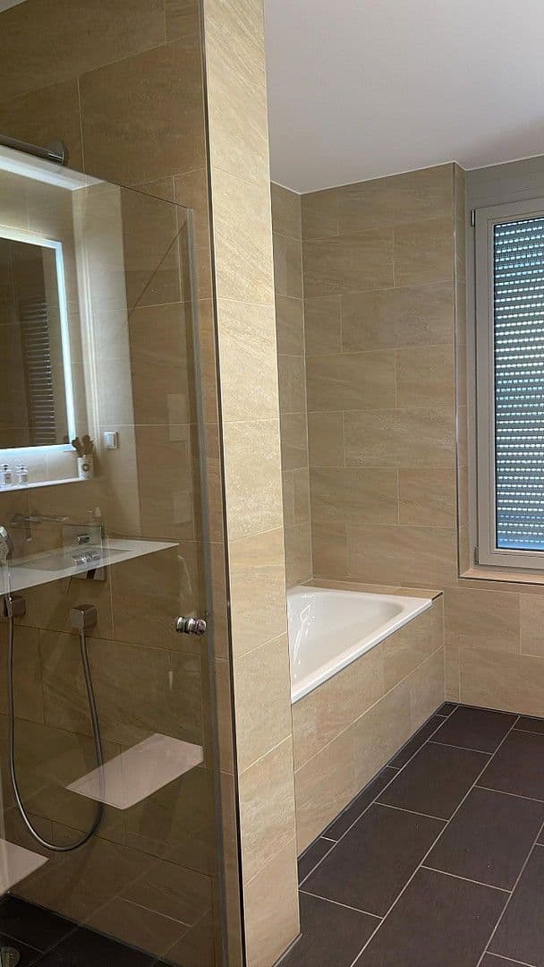 Pronájem bytu 5+1 130 m², Stuttgart, Bádensko-Württembersko Pronájem bytu 5+1 130 m², Stuttgart, Bádensko-Württembersko