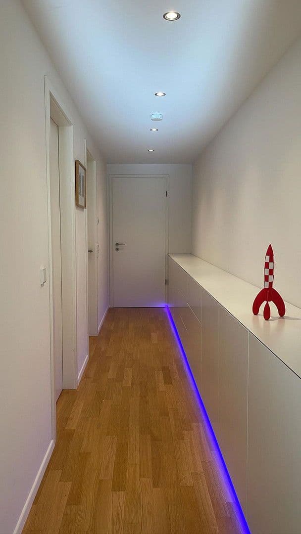 Pronájem bytu 5+1 130 m², Stuttgart, Bádensko-Württembersko Pronájem bytu 5+1 130 m², Stuttgart, Bádensko-Württembersko