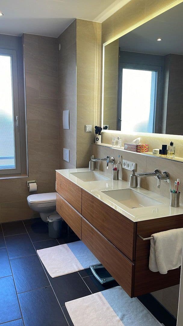 Pronájem bytu 5+1 130 m², Stuttgart, Bádensko-Württembersko Pronájem bytu 5+1 130 m², Stuttgart, Bádensko-Württembersko