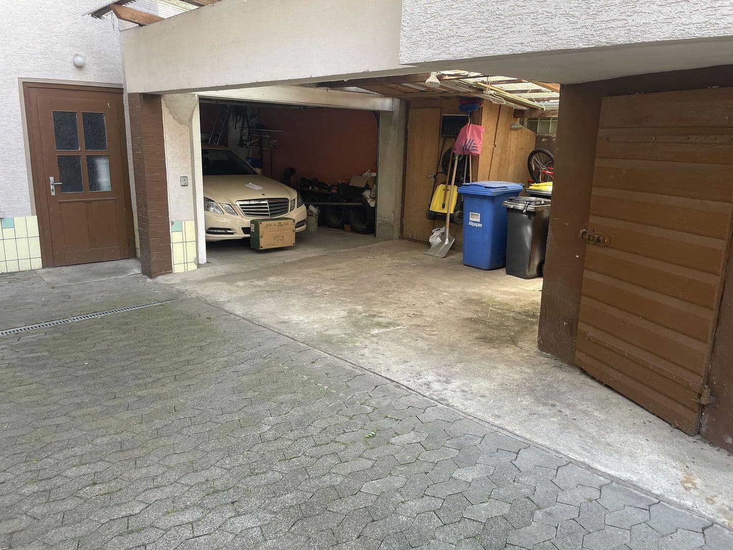 Prodej domu 360 m², pozemek 390 m², Großen-Busecker Str. 17, Buseck, Hessen Prodej domu 360 m², pozemek 390 m², Großen-Busecker Str. 17, Buseck, Hessen