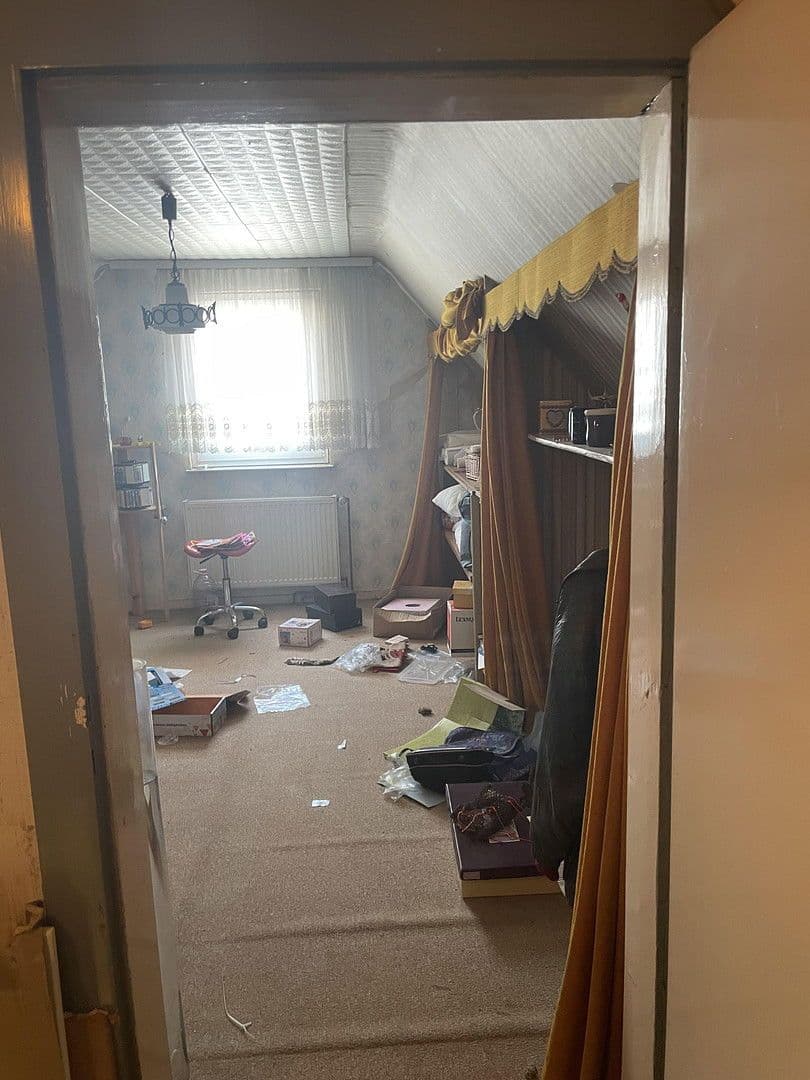 Prodej domu 360 m², pozemek 390 m², Großen-Busecker Str. 17, Buseck, Hessen Prodej domu 360 m², pozemek 390 m², Großen-Busecker Str. 17, Buseck, Hessen