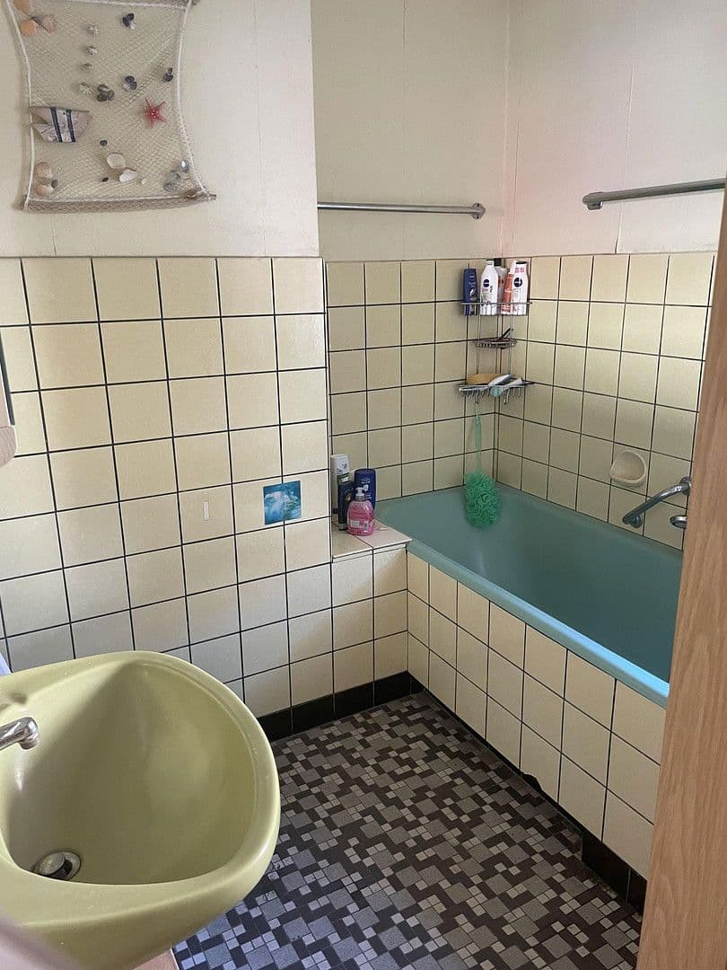 Prodej domu 360 m², pozemek 390 m², Großen-Busecker Str. 17, Buseck, Hessen Prodej domu 360 m², pozemek 390 m², Großen-Busecker Str. 17, Buseck, Hessen