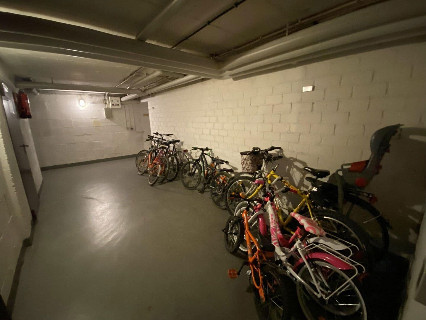 Prodej bytu 3+1 87 m², Burscheider Straße 51, Düsseldorf, Severní Porýní-Vestfálsko Prodej bytu 3+1 87 m², Burscheider Straße 51, Düsseldorf, Severní Porýní-Vestfálsko