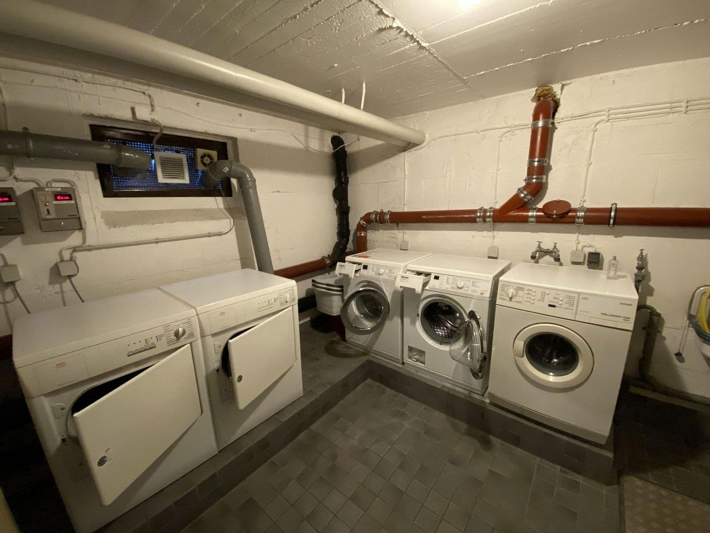 Prodej bytu 3+1 87 m², Burscheider Straße 51, Düsseldorf, Severní Porýní-Vestfálsko Prodej bytu 3+1 87 m², Burscheider Straße 51, Düsseldorf, Severní Porýní-Vestfálsko