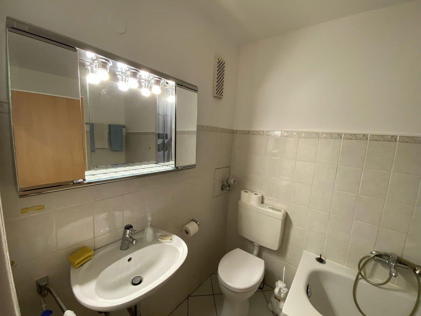 Prodej bytu 3+1 87 m², Burscheider Straße 51, Düsseldorf, Severní Porýní-Vestfálsko Prodej bytu 3+1 87 m², Burscheider Straße 51, Düsseldorf, Severní Porýní-Vestfálsko