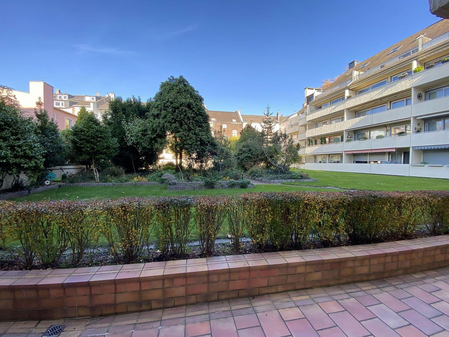 Prodej bytu 3+1 87 m², Burscheider Straße 51, Düsseldorf, Severní Porýní-Vestfálsko Prodej bytu 3+1 87 m², Burscheider Straße 51, Düsseldorf, Severní Porýní-Vestfálsko