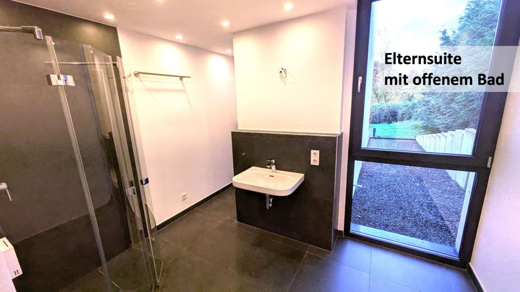 Prodej domu 171 m², pozemek 340 m², Bergisch Gladbach, Severní Porýní-Vestfálsko Prodej domu 171 m², pozemek 340 m², Bergisch Gladbach, Severní Porýní-Vestfálsko