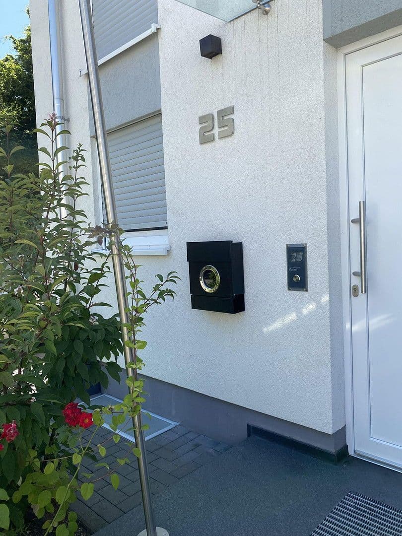 Prodej domu 142 m², pozemek 246 m², Krefeld, Severní Porýní-Vestfálsko Prodej domu 142 m², pozemek 246 m², Krefeld, Severní Porýní-Vestfálsko