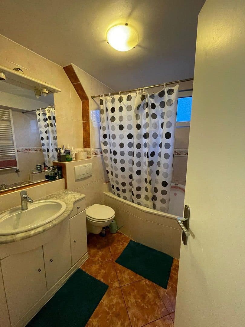 Prodej domu 190 m², pozemek 378 m², Grünerweg 12, Bad Vilbel, Hessen Prodej domu 190 m², pozemek 378 m², Grünerweg 12, Bad Vilbel, Hessen