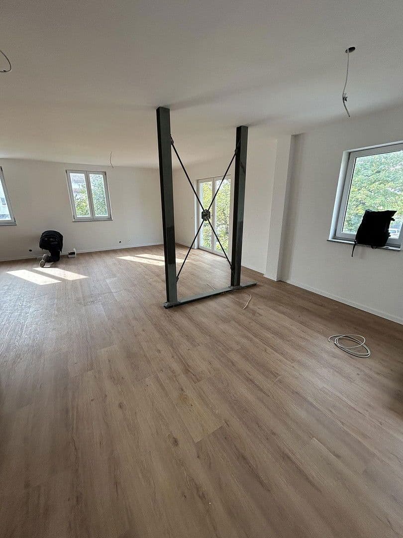 Pronájem bytu 4+kk 128 m², Fronbergstraße 4, Kirchheim am Neckar, Bádensko-Württembersko Pronájem bytu 4+kk 128 m², Fronbergstraße 4, Kirchheim am Neckar, Bádensko-Württembersko