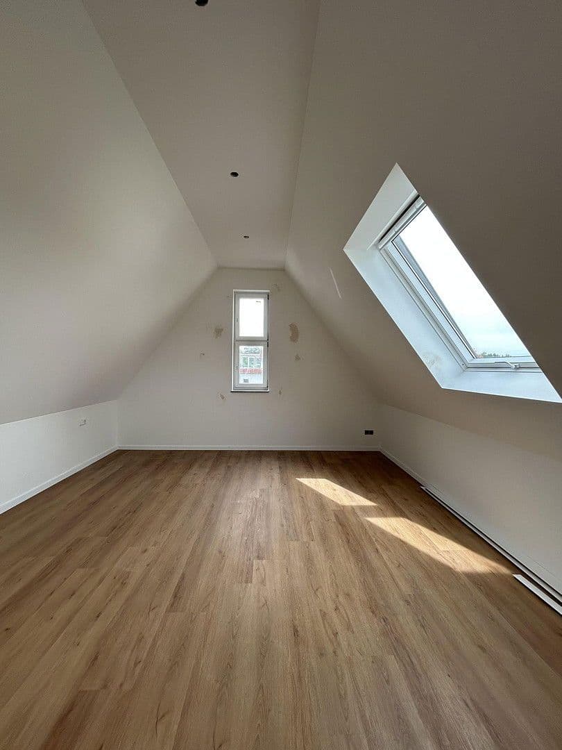 Pronájem bytu 4+kk 128 m², Fronbergstraße 4, Kirchheim am Neckar, Bádensko-Württembersko Pronájem bytu 4+kk 128 m², Fronbergstraße 4, Kirchheim am Neckar, Bádensko-Württembersko