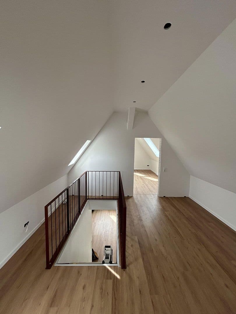 Pronájem bytu 4+kk 128 m², Fronbergstraße 4, Kirchheim am Neckar, Bádensko-Württembersko Pronájem bytu 4+kk 128 m², Fronbergstraße 4, Kirchheim am Neckar, Bádensko-Württembersko