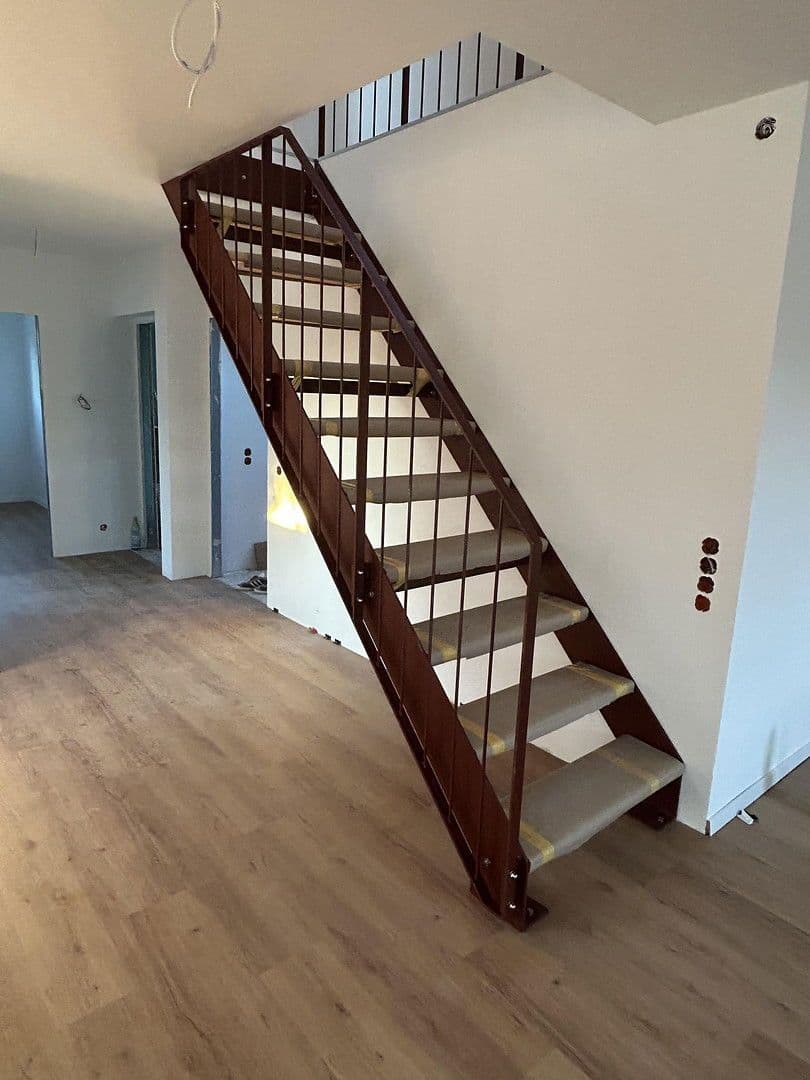 Pronájem bytu 4+kk 128 m², Fronbergstraße 4, Kirchheim am Neckar, Bádensko-Württembersko Pronájem bytu 4+kk 128 m², Fronbergstraße 4, Kirchheim am Neckar, Bádensko-Württembersko