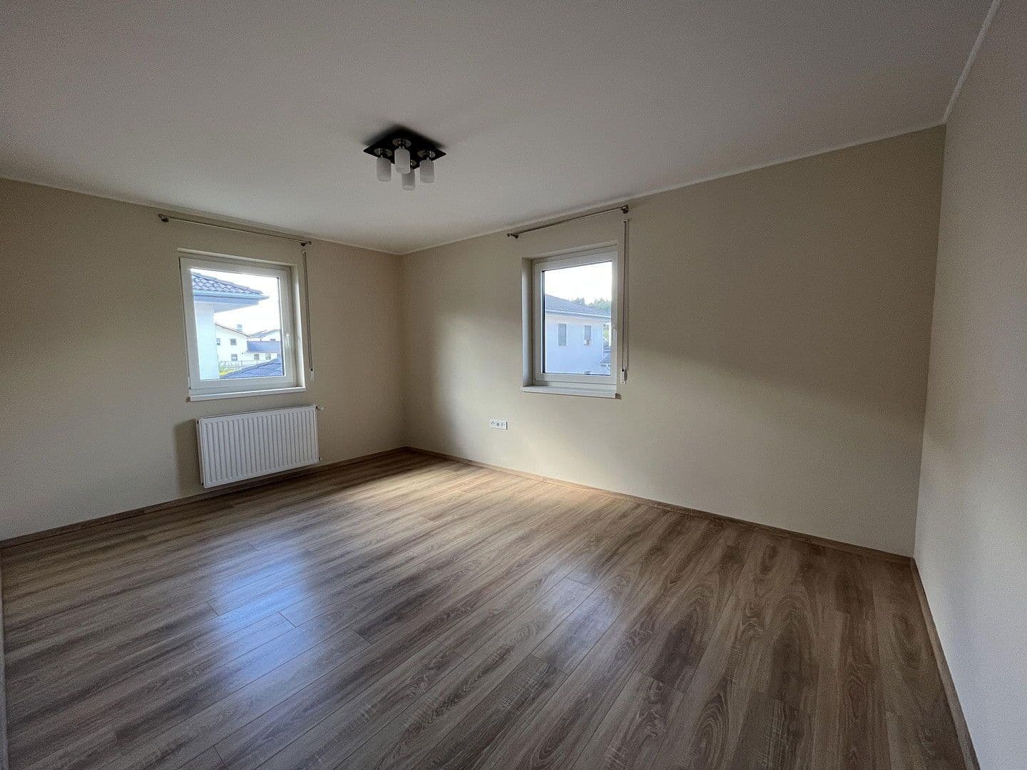 Prodej domu 178 m², pozemek 396 m², Hengersberg, Bavorsko Prodej domu 178 m², pozemek 396 m², Hengersberg, Bavorsko