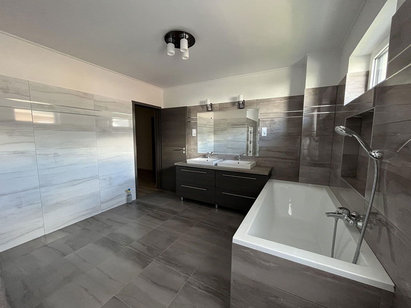 Prodej domu 178 m², pozemek 396 m², Hengersberg, Bavorsko Prodej domu 178 m², pozemek 396 m², Hengersberg, Bavorsko