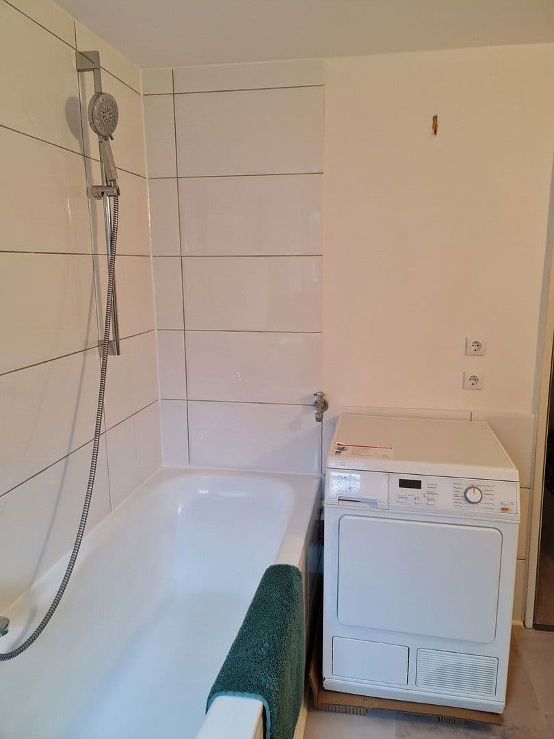 Pronájem bytu 2+1 60 m², Düsseldorf, Severní Porýní-Vestfálsko Pronájem bytu 2+1 60 m², Düsseldorf, Severní Porýní-Vestfálsko