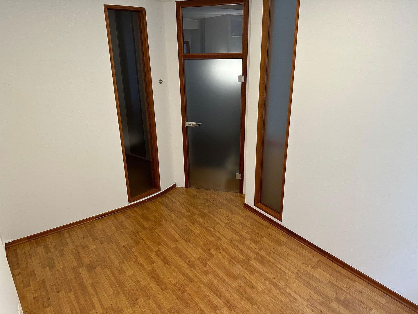 Pronájem kanceláře 11 m², Giesensdorfer Str. 29, BERLIN, Berlín Pronájem kanceláře 11 m², Giesensdorfer Str. 29, BERLIN, Berlín