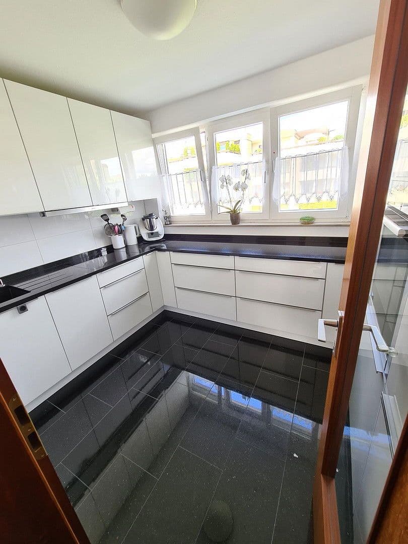 Prodej bytu 3+1 80 m², Stuttgart, Bádensko-Württembersko Prodej bytu 3+1 80 m², Stuttgart, Bádensko-Württembersko