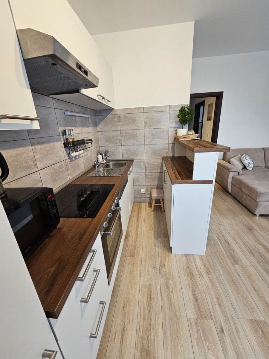 Pronájem bytu 3+kk 60 m², Břežany II, Středočeský kraj Pronájem bytu 3+kk 60 m², Břežany II, Středočeský kraj