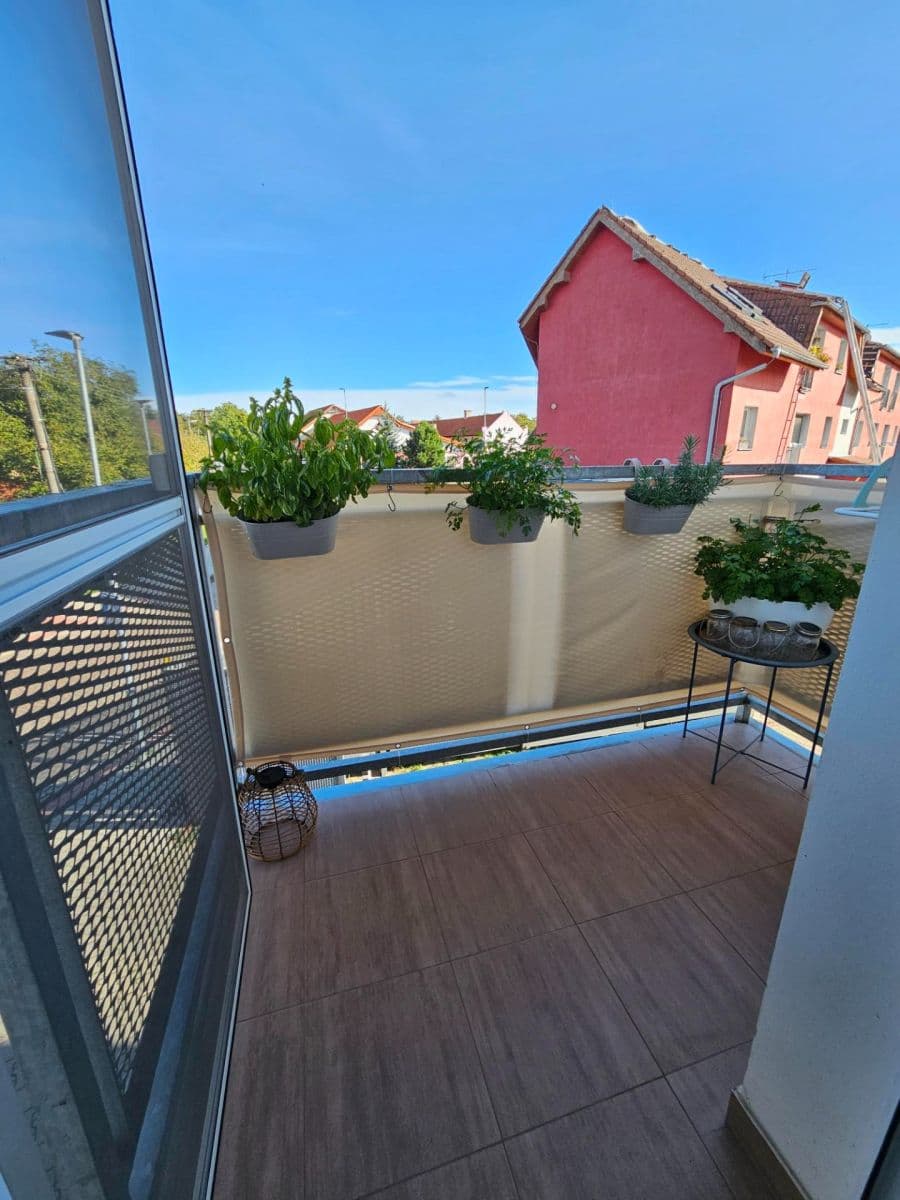 Pronájem bytu 3+kk 60 m², Břežany II, Středočeský kraj Pronájem bytu 3+kk 60 m², Břežany II, Středočeský kraj