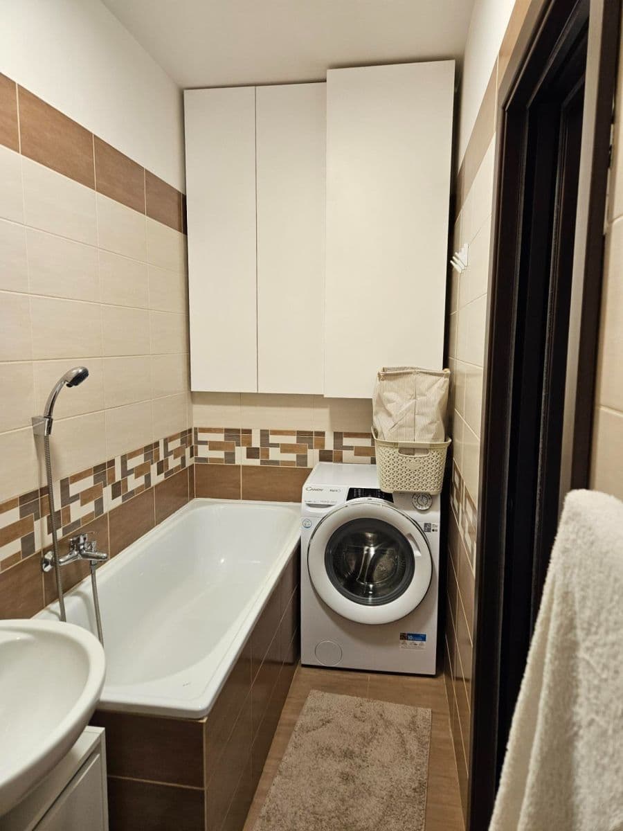 Pronájem bytu 3+kk 60 m², Břežany II, Středočeský kraj Pronájem bytu 3+kk 60 m², Břežany II, Středočeský kraj