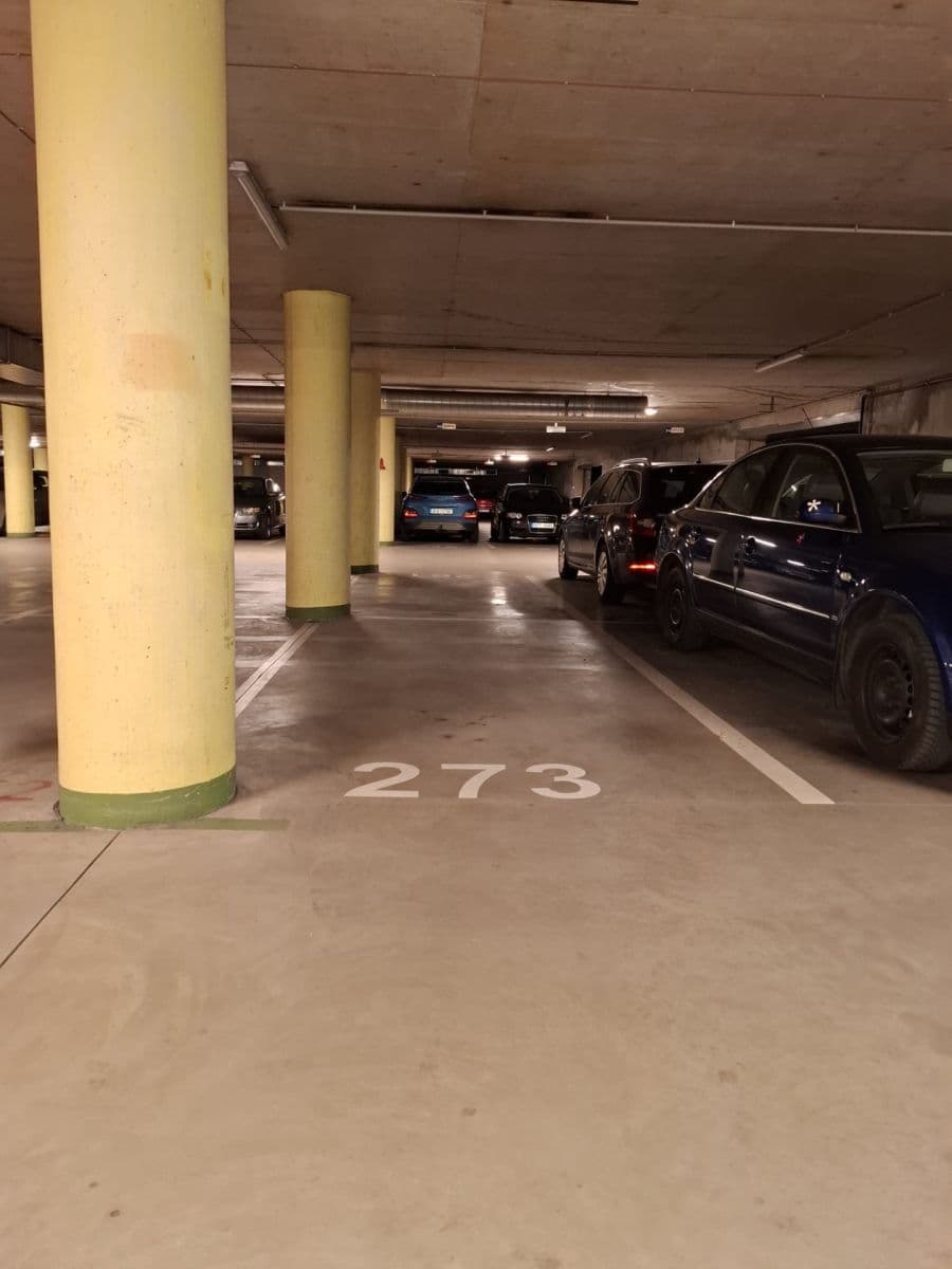 Pronájem garáže 11 m², Pelušková, Praha, Praha Pronájem garáže 11 m², Pelušková, Praha, Praha