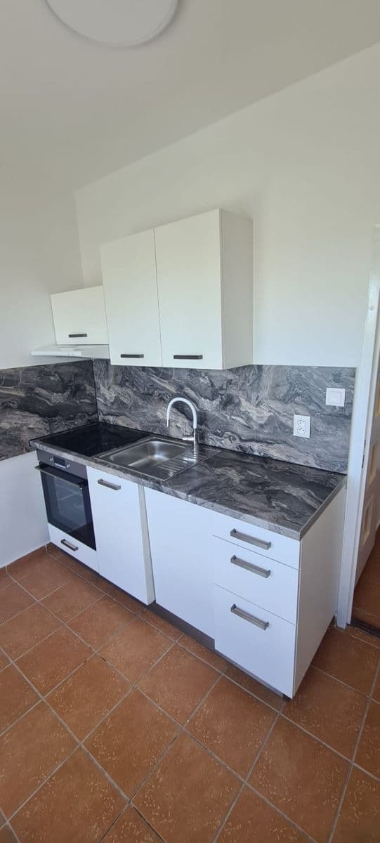 Pronájem bytu 2+1 65 m², Hlboká, Levice, Nitriansky kraj Pronájem bytu 2+1 65 m², Hlboká, Levice, Nitriansky kraj