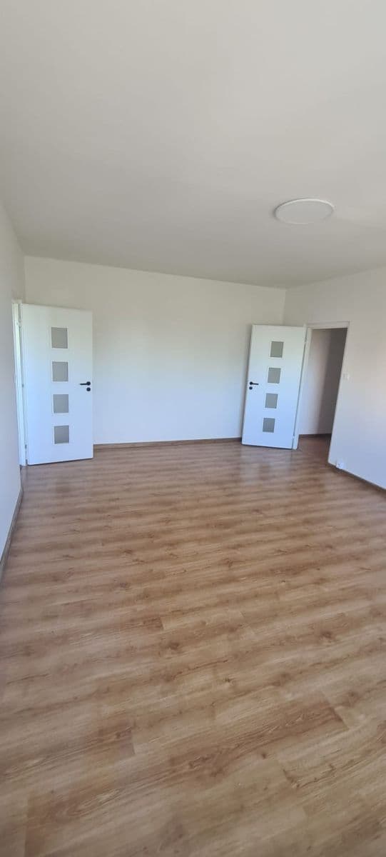 Pronájem bytu 2+1 65 m², Hlboká, Levice, Nitriansky kraj Pronájem bytu 2+1 65 m², Hlboká, Levice, Nitriansky kraj
