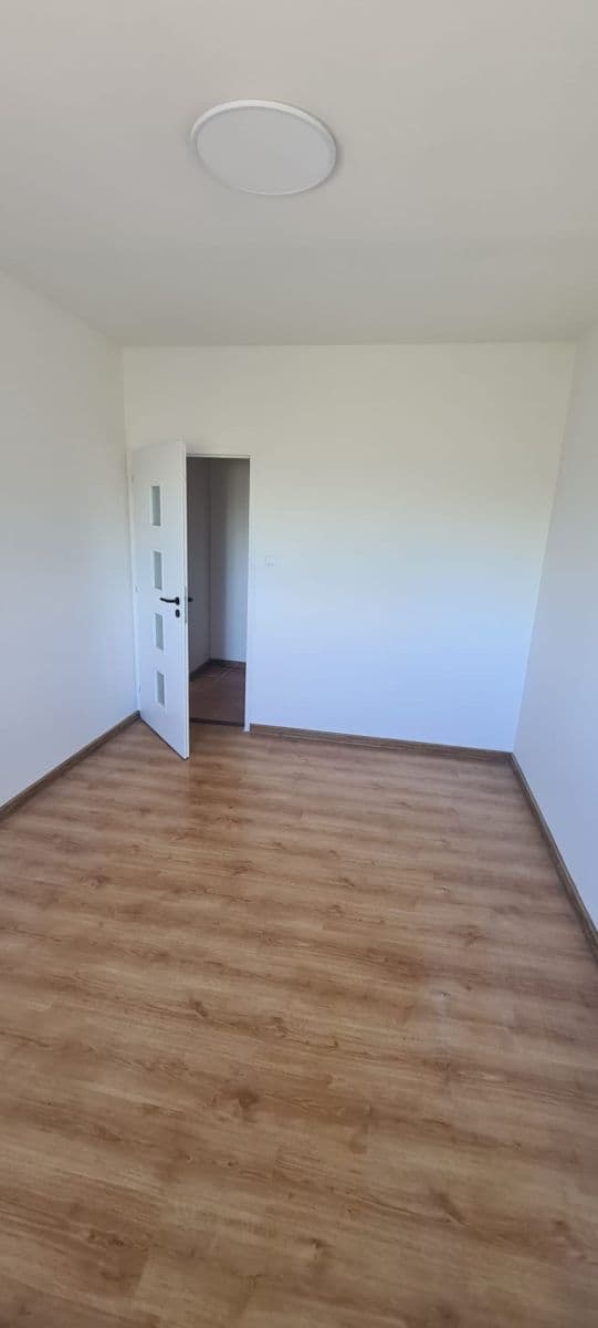 Pronájem bytu 2+1 65 m², Hlboká, Levice, Nitriansky kraj Pronájem bytu 2+1 65 m², Hlboká, Levice, Nitriansky kraj