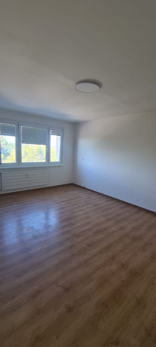 Pronájem bytu 2+1 65 m², Hlboká, Levice, Nitriansky kraj Pronájem bytu 2+1 65 m², Hlboká, Levice, Nitriansky kraj