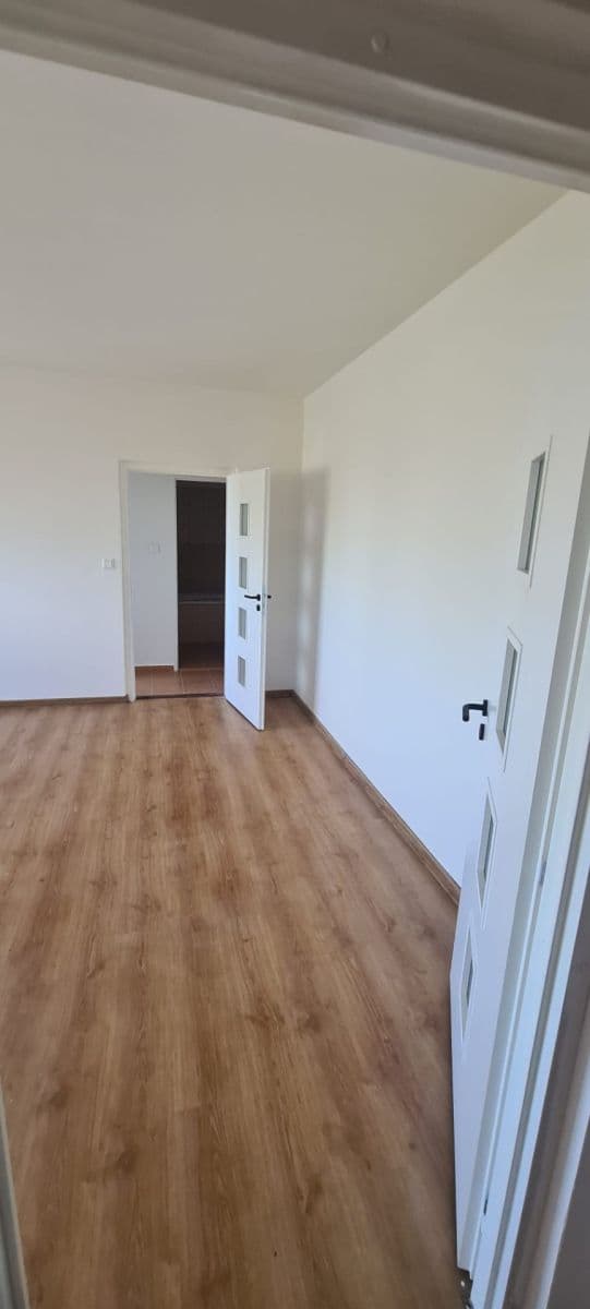 Pronájem bytu 2+1 65 m², Hlboká, Levice, Nitriansky kraj Pronájem bytu 2+1 65 m², Hlboká, Levice, Nitriansky kraj