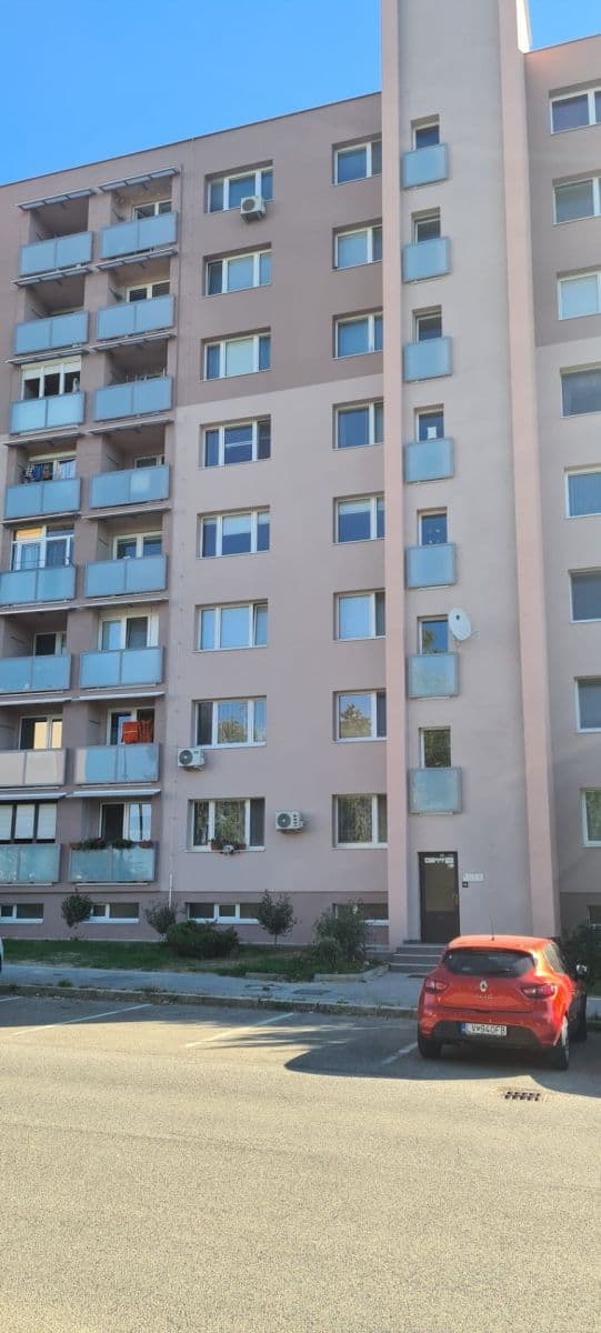 Pronájem bytu 2+1 65 m², Hlboká, Levice, Nitriansky kraj Pronájem bytu 2+1 65 m², Hlboká, Levice, Nitriansky kraj