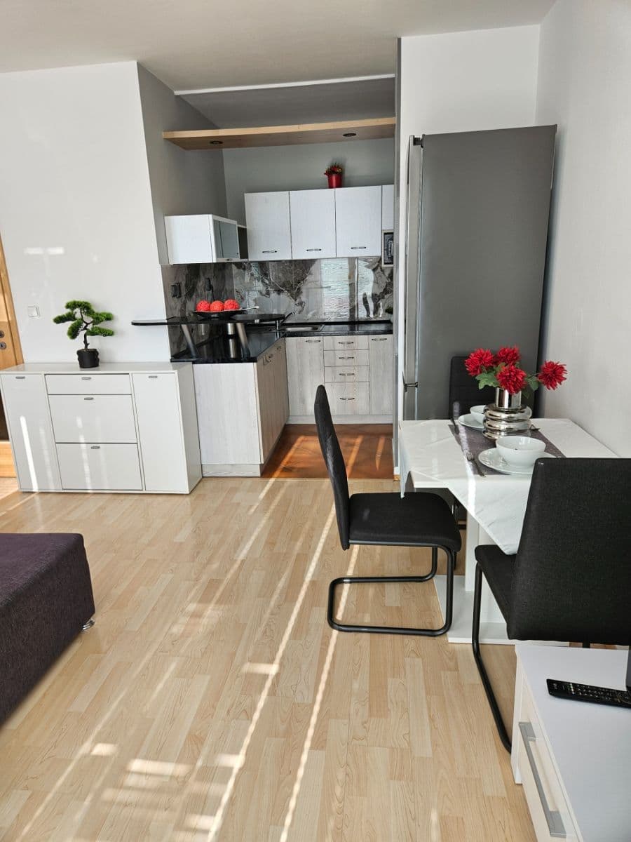 Pronájem bytu 2+kk 84 m², Mikanova, Praha, Praha Pronájem bytu 2+kk 84 m², Mikanova, Praha, Praha