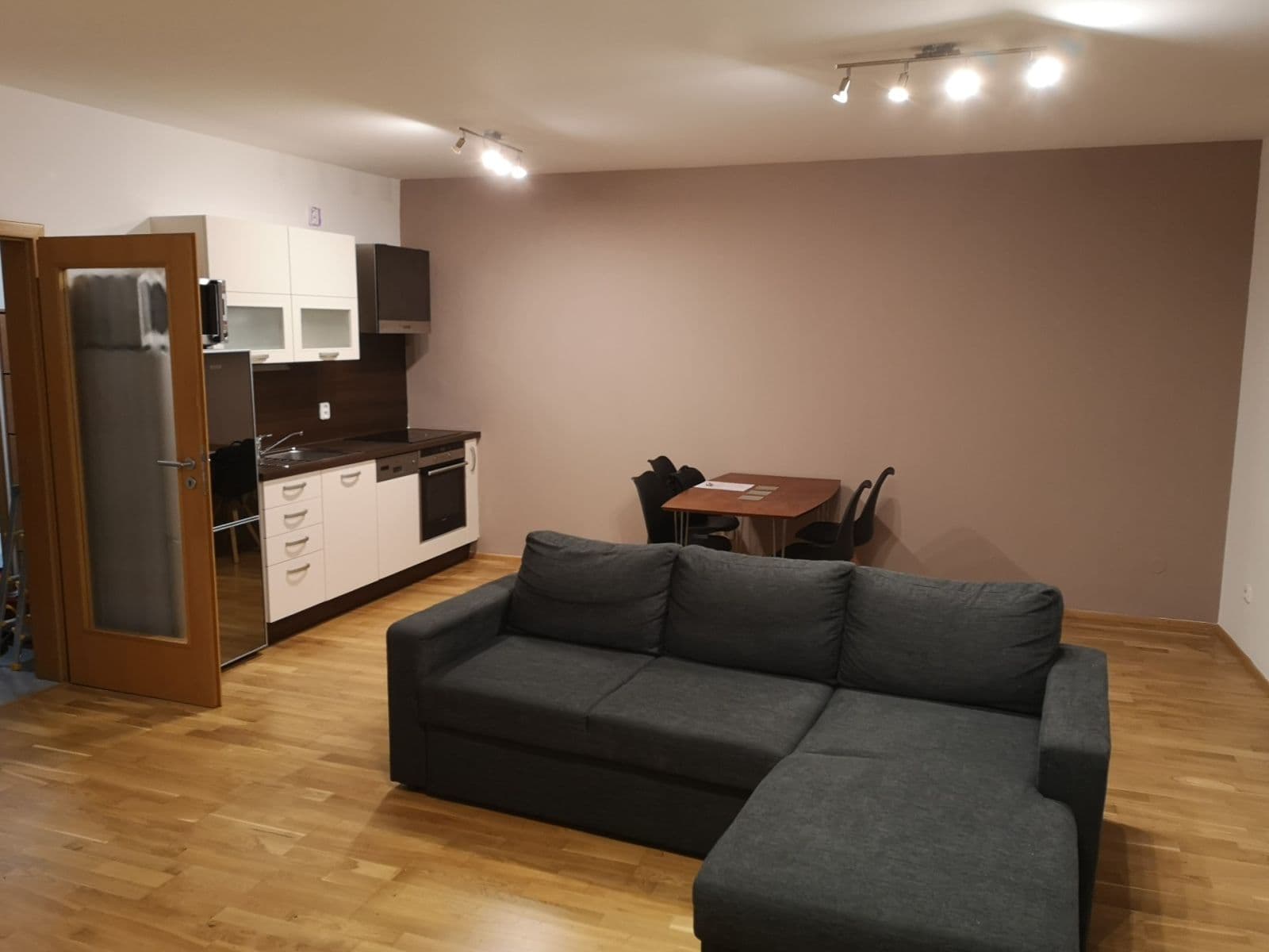 Pronájem bytu 1+kk 42 m², Družstevní ochoz, Praha, Praha Pronájem bytu 1+kk 42 m², Družstevní ochoz, Praha, Praha