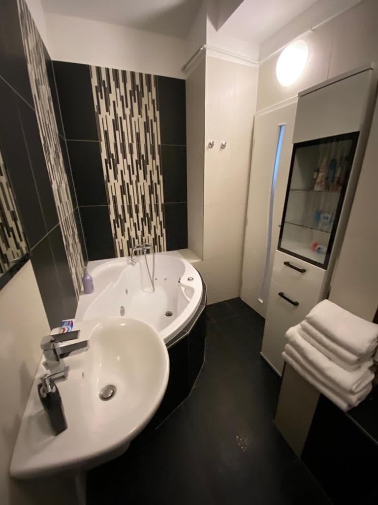 Prodej bytu 2+1 110 m², Osadní, Praha, Praha Prodej bytu 2+1 110 m², Osadní, Praha, Praha