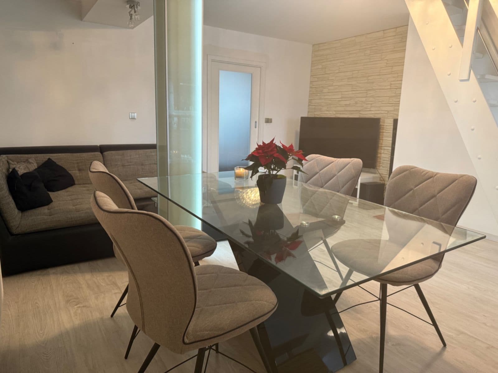 Prodej bytu 2+1 110 m², Osadní, Praha, Praha Prodej bytu 2+1 110 m², Osadní, Praha, Praha