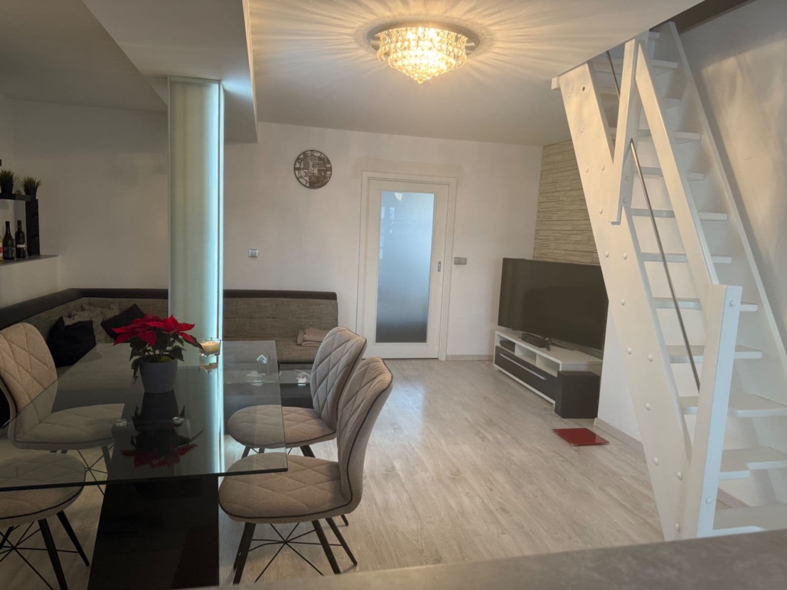 Prodej bytu 2+1 110 m², Osadní, Praha, Praha Prodej bytu 2+1 110 m², Osadní, Praha, Praha