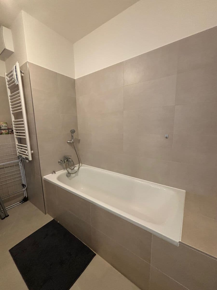 Pronájem bytu 2+kk 49 m², Bohumila Landy, Kladno, Středočeský kraj Pronájem bytu 2+kk 49 m², Bohumila Landy, Kladno, Středočeský kraj