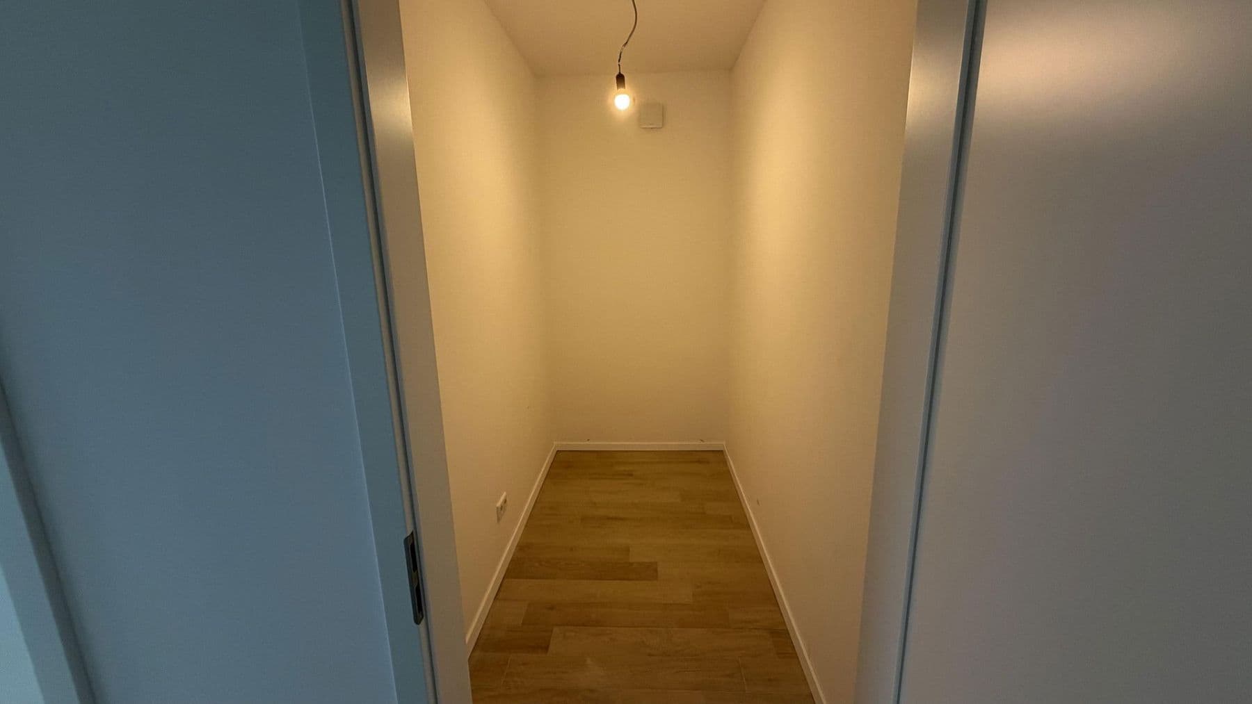 Pronájem bytu 3+1 90 m², Köln, Severní Porýní-Vestfálsko Pronájem bytu 3+1 90 m², Köln, Severní Porýní-Vestfálsko