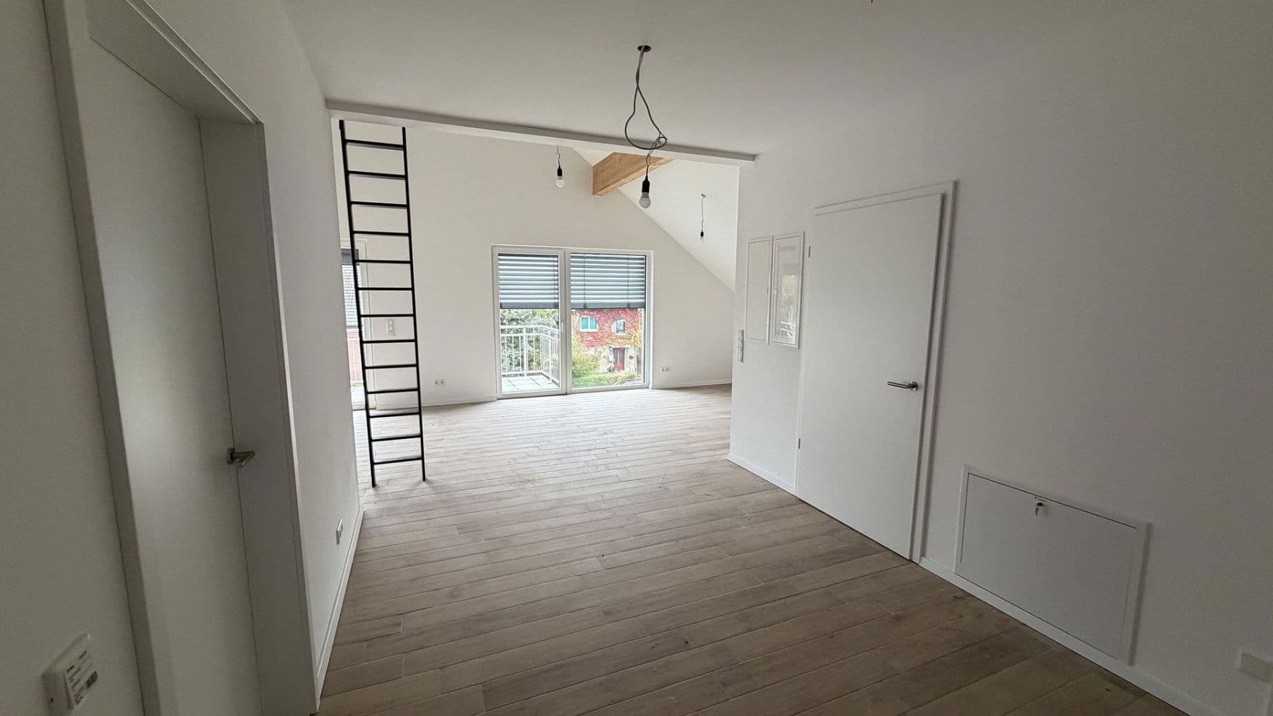 Pronájem bytu 3+1 90 m², Köln, Severní Porýní-Vestfálsko Pronájem bytu 3+1 90 m², Köln, Severní Porýní-Vestfálsko
