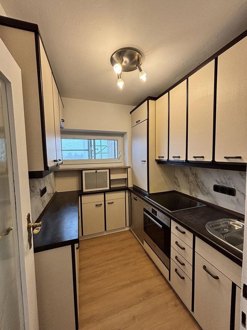 Prodej bytu 2+1 54 m², Engadiner Straße 52, München, Bavorsko Prodej bytu 2+1 54 m², Engadiner Straße 52, München, Bavorsko